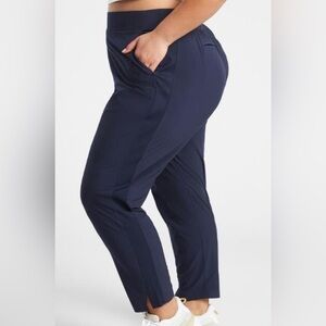 Women’s Athleta Brooklyn Ankle Pant 😎